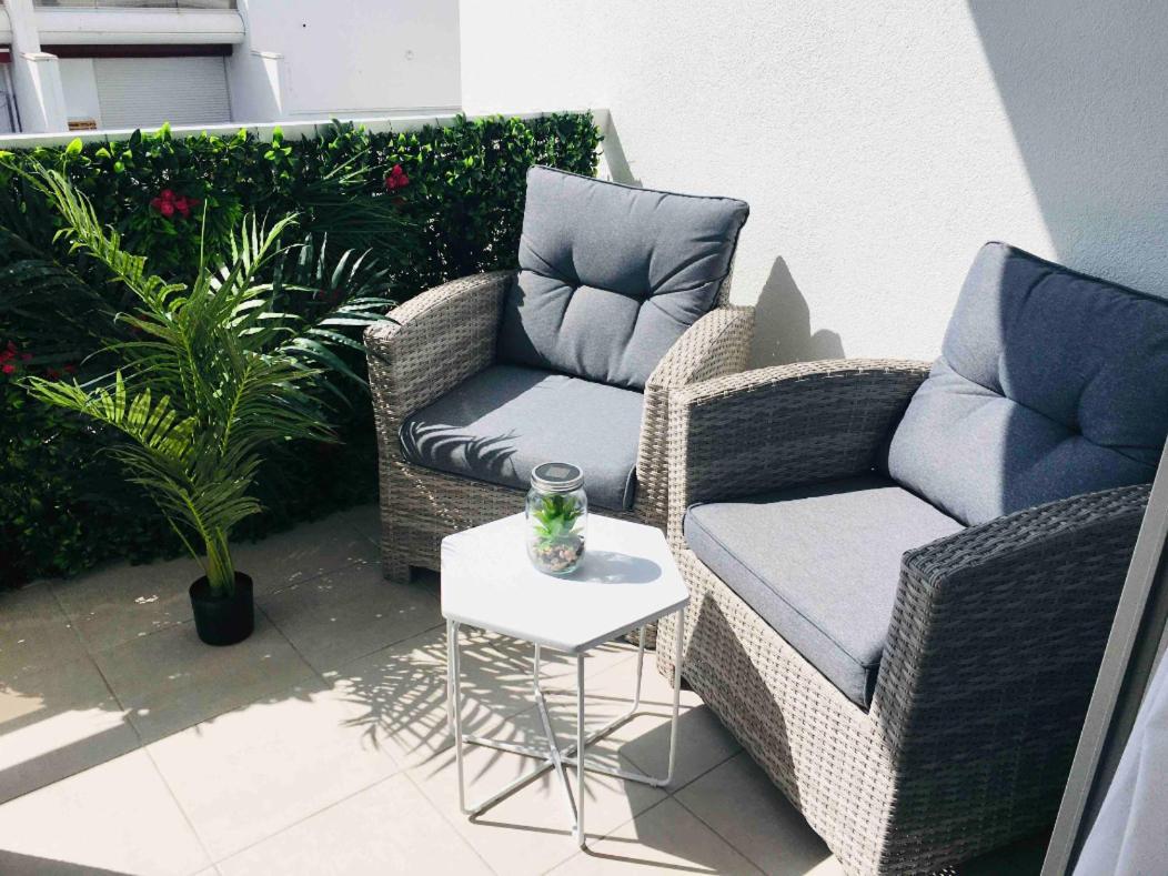 studio 25m2 climatisé - wifi gratuit - situé 150 metres mer - parking - avec balcon La Grande-Motte Esterno foto